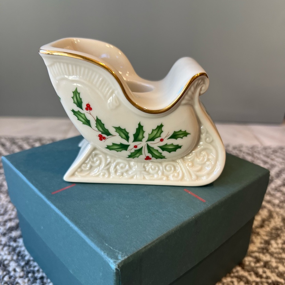 Lenox Holiday sleigh candlestick holder